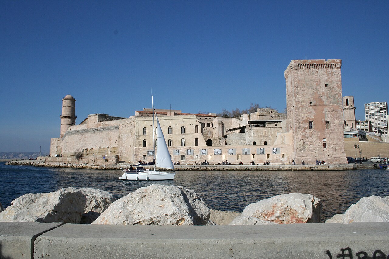 Fort Saint-Jean &agrave; Marseille, forteresse du XVIIe si&egrave;cle &agrave; l'entr&eacute;e du Vieux-Port